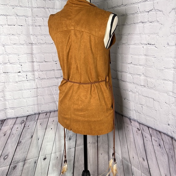 (Sold) Love Riche Faux Talia Vest with Feathers - Picture 6 of 8